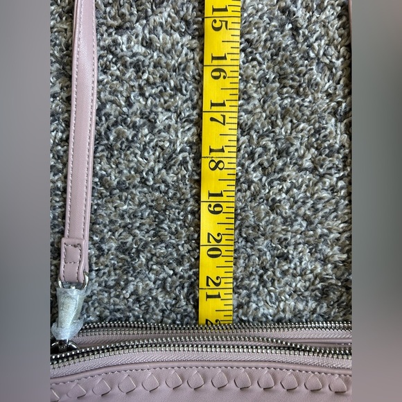 Deux Lux NWT vegan leather Maribel Double Zip Crossbody Blush Purse - Picture 8 of 12